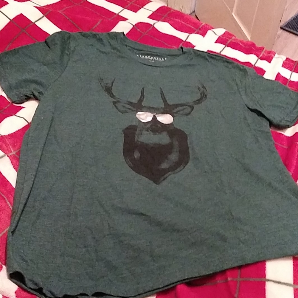 Deer w/sunglasses tshirt
